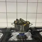 Mosselen op het vuur.